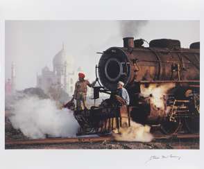 STEVE MCCURRY (B. 1950) STEVE MCCURRY (B. 1950)