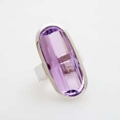 Ladies ring m. occupied an Amethyst Ladies ring m. occupied an Amethyst