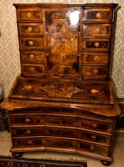 TABERNACLE SECRETARY, intarisiertes walnut wood, Württemberg 1. Half of 18. Century TABERNACLE SECRETARY, intarisiertes walnut wood, Württemberg 1. Half of 18. Century