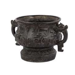Gui-shell is made of Bronze. CHINA, in the style of the Western Zhou dynasty. Gui-shell is made of Bronze. CHINA, in the style of the Western Zhou dynasty.