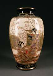 STAMPS-VINTAGE SATSUMA VASE, AND SIX SMALL PLATES WITH small BOWLS (dragon decoration), Japan, 20. Century STAMPS-VINTAGE SATSUMA VASE, AND SIX SMALL PLATES WITH small BOWLS (dragon decoration), Japan, 20. Century