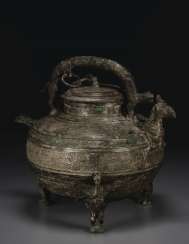 A COPPER-INLAID BRONZE RITUAL TRIPOD POURING VESSEL, HE A COPPER-INLAID BRONZE RITUAL TRIPOD POURING VESSEL, HE