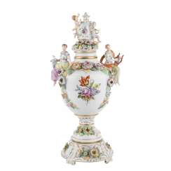 SCHIERHOLZ/PLAUE 3-piece Potpourri-lidded vase, 20. Century. SCHIERHOLZ/PLAUE 3-piece Potpourri-lidded vase, 20. Century.