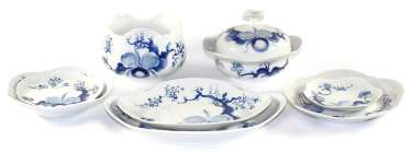 Meissen blaue Orchidee auf Ast. Meissen blaue Orchidee auf Ast.