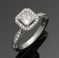 Elegant Diamond Solitaire Ring Elegant Diamond Solitaire Ring