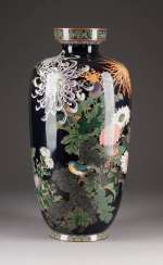 RARE FLOOR VASE WITH GARDEN SCENE Japan RARE FLOOR VASE WITH GARDEN SCENE Japan