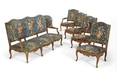 A SUITE OF EARLY LOUIS XV PARCEL-GILT WALNUT SEAT FURNITURE A SUITE OF EARLY LOUIS XV PARCEL-GILT WALNUT SEAT FURNITURE