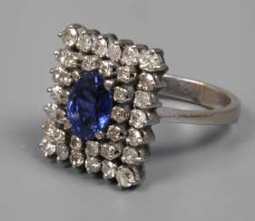 Ladies ring with sapphire and diamonds Ladies ring with sapphire and diamonds