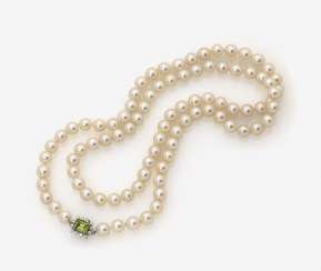 Cultured pearl necklace with Peridot and diamonds Cultured pearl necklace with Peridot and diamonds