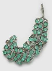 Russe De La Belle Epoque-Smaragdbrosche Russe De La Belle Epoque-Smaragdbrosche