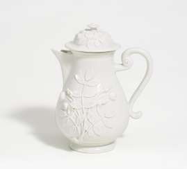 Böttger porcelain coffee pot with rose branches in relief Böttger porcelain coffee pot with rose branches in relief