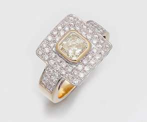 Repräsentativer Fantaisie-Diamantring Repräsentativer Fantaisie-Diamantring