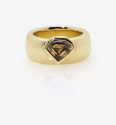 Convertible band ring with a Convertible band ring with a