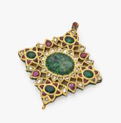 Mughal pendant with diamonds, emeralds and rubies Northern India, probably Oudh (today Avadh), Lucknow (today Lucknow), 1st half of the 19th century Mughal pendant with diamonds, emeralds and rubies Northern India, probably Oudh (today Avadh), Lucknow (today Lucknow), 1st half of the 19th century