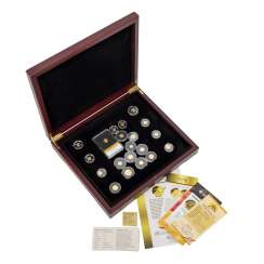 Mini gold coins and medals in a precious wood box - Mini gold coins and medals in a precious wood box -