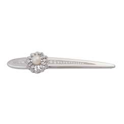Brooch with Akoya cultured pearl, approx. 7 mm, and brilliant-cut diamonds, together approx 0,91 ct, Brooch with Akoya cultured pearl, approx. 7 mm, and brilliant-cut diamonds, together approx 0,91 ct,