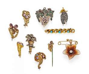 Lot of ten brooches. Lot of ten brooches.