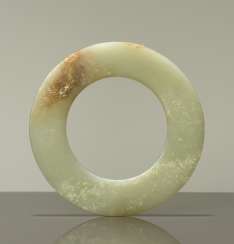 A VERY FINELY CRAFTED RING YUAN A VERY FINELY CRAFTED RING YUAN
