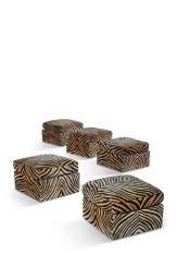 SUITE DE CINQ POUFS MODERNES SUITE DE CINQ POUFS MODERNES