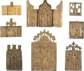 TROIS TRIPTYCHA ET CINQ DE BRONZE, ET DES ICÔNES AVEC UNE SÉLECTION DE SAINTS TROIS TRIPTYCHA ET CINQ DE BRONZE, ET DES ICÔNES AVEC UNE SÉLECTION DE SAINTS