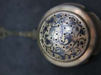 Spoon sifter tea. Spoon sifter tea.