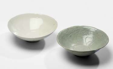 Two easy, five - and six-passig-shaped celadon and 'Dingyao'cups Two easy, five - and six-passig-shaped celadon and 'Dingyao'cups