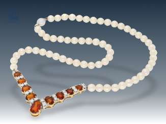 Chain/necklace: extremely fine, the former very expensive cultured pearls necklace with high quality middle part, 14K yellow gold, making the price of in 1978, 7000,-DM Chain/necklace: extremely fine, the former very expensive cultured pearls necklace with high quality middle part, 14K yellow gold, making the price of in 1978, 7000,-DM