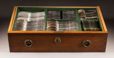 208-PIECE CUTLERY IN A HISTORISM CUTLERY CHEST 208-PIECE CUTLERY IN A HISTORISM CUTLERY CHEST