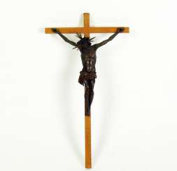 Le christ sur la Croix Le christ sur la Croix
