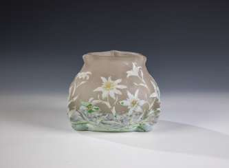 Rare Vase avec Edelweiss Rare Vase avec Edelweiss