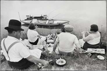 HENRI CARTIER–BRESSON (1908–2004) HENRI CARTIER–BRESSON (1908–2004)