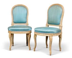A PAIR OF LOUIS XVI GREY-PAINTED SIDE CHAIRS A PAIR OF LOUIS XVI GREY-PAINTED SIDE CHAIRS