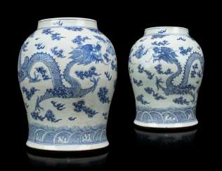 A PAIR OF CHINESE BLUE AND WHITE PORCELAIN VASES A PAIR OF CHINESE BLUE AND WHITE PORCELAIN VASES