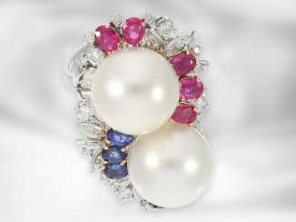Anneau: somptueuse italienne travail d'orfèvrerie, Weißgoldring avec 2 grandes perles de Culture, de Rubis, de Saphirs et de Diamants, à l'état neuf, en Or 14 carats Anneau: somptueuse italienne travail d'orfèvrerie, Weißgoldring avec 2 grandes perles de Culture, de Rubis, de Saphirs et de Diamants, à l'état neuf, en Or 14 carats