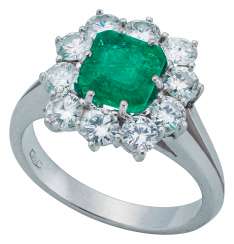Art Deco entourage ring with emerald and diamonds Art Deco entourage ring with emerald and diamonds