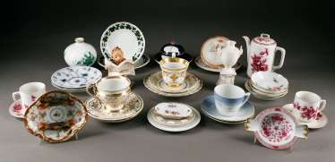 PORCELAIN 31 PIECE mixed lot of PORCELAIN German, Meissen, KPM Berlin, Royal Copenhagen, Denmark, and Other; 20. Century and earlier PORCELAIN 31 PIECE mixed lot of PORCELAIN German, Meissen, KPM Berlin, Royal Copenhagen, Denmark, and Other; 20. Century and earlier