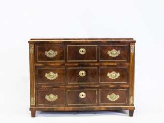 ELEGANT CHEST OF DRAWERS WITH MARBLE TOP ELEGANT CHEST OF DRAWERS WITH MARBLE TOP