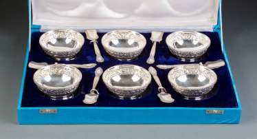 SECHS EISSCHÄLCHEN MIT LÖFFELN IM ORIGINALETUI SECHS EISSCHÄLCHEN MIT LÖFFELN IM ORIGINALETUI