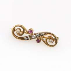 Tendril brooch with old European cut diamonds, rose cut diamonds and rubies, around 1920 Tendril brooch with old European cut diamonds, rose cut diamonds and rubies, around 1920