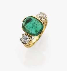 Alliance ring with an "Old Mine" - emerald and diamonds Alliance ring with an "Old Mine" - emerald and diamonds