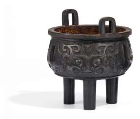 kôro incense burner with taotie masks kôro incense burner with taotie masks
