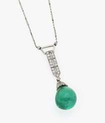 Pendant chain with an Old Mine emerald drop and diamonds France, 1926-1930s Pendant chain with an Old Mine emerald drop and diamonds France, 1926-1930s
