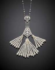 White gold colourless topaz and cultured pearl sautoir with a cm 13.70 circa diamond and pearl central holding three white cultured pearl graduated tassels White gold colourless topaz and cultured pearl sautoir with a cm 13.70 circa diamond and pearl central holding three white cultured pearl graduated tassels