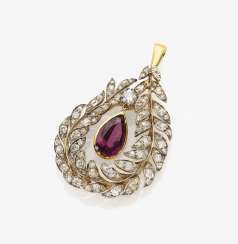 Pendant with diamonds and garnet Pendant with diamonds and garnet