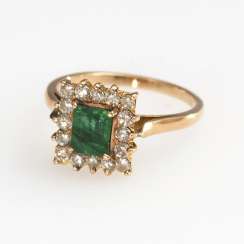 Entourage Ring with emerald and diamonds Entourage Ring with emerald and diamonds