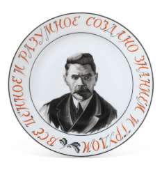 A SOVIET PORCELAIN PLATE A SOVIET PORCELAIN PLATE
