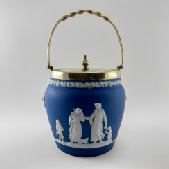 Бисквитница Wedgwood. Néoclassicisme, l'Angleterre, la porcelaine biscuit, un travail à la main. 1860-1891, les Бисквитница Wedgwood. Néoclassicisme, l'Angleterre, la porcelaine biscuit, un travail à la main. 1860-1891, les