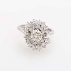 Ladies ring with beautiful brilliant stocking Ladies ring with beautiful brilliant stocking