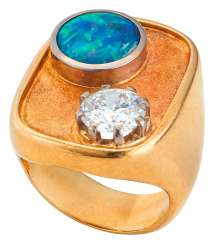 Vintage ring with diamond and opal Vintage ring with diamond and opal