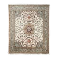 Oriental rug with silk. TÄBRIZ/IRAN, 20. Century, 307x255 cm. Oriental rug with silk. TÄBRIZ/IRAN, 20. Century, 307x255 cm.